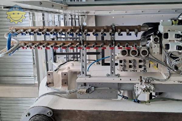 Kraus Maffei 8100 MX Injection Molding Machine (1)